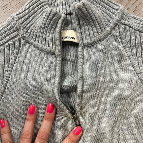 DKNY Jeans 3/4 Zip Grey Pullover Sweater, Size Lg, minimal pilling - Picture 3 of 6